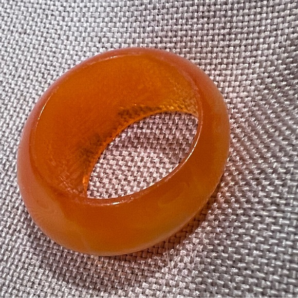Orange vintage plastic ring 1960s – 1970s - Picture 3 of 4